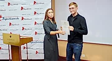 Награждение сдавших Cambridge Hindustani Test 2018