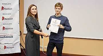 Награждение сдавших Cambridge Hindustani Test 2018